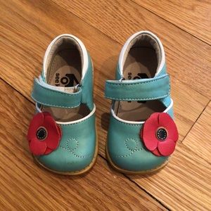 See Kai Run First Walkers, size 4